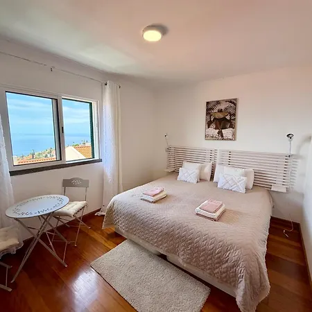 Lands Apartment *